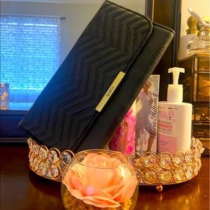 Guess clutch never used no tags